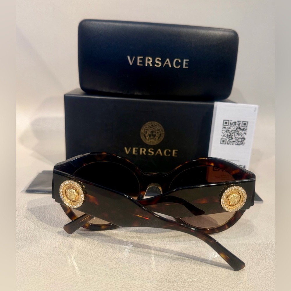 New Women’s Versace Sunglasses - Picture 8 of 8
